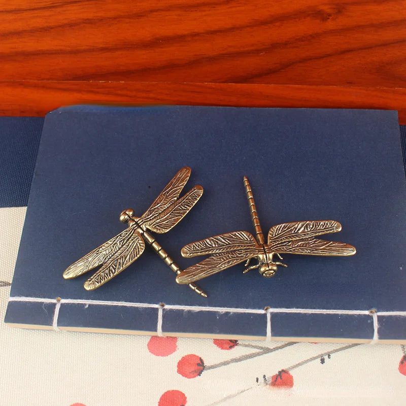 Petite sculpture libellule décorative – Ornement miniature