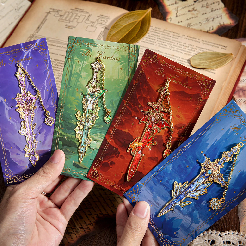 Lot de 4 marque-pages épées fantasy en métal – Designs médiévaux