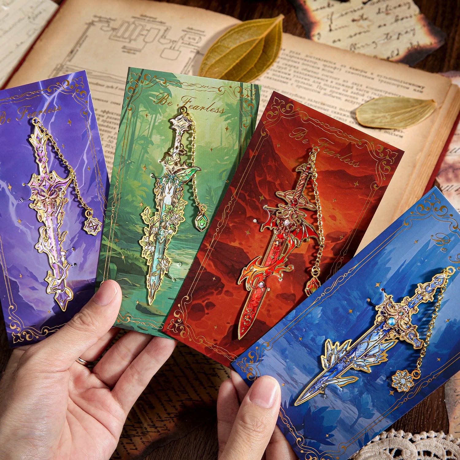 Lot de 4 marque-pages épées fantasy en métal – Designs médiévaux