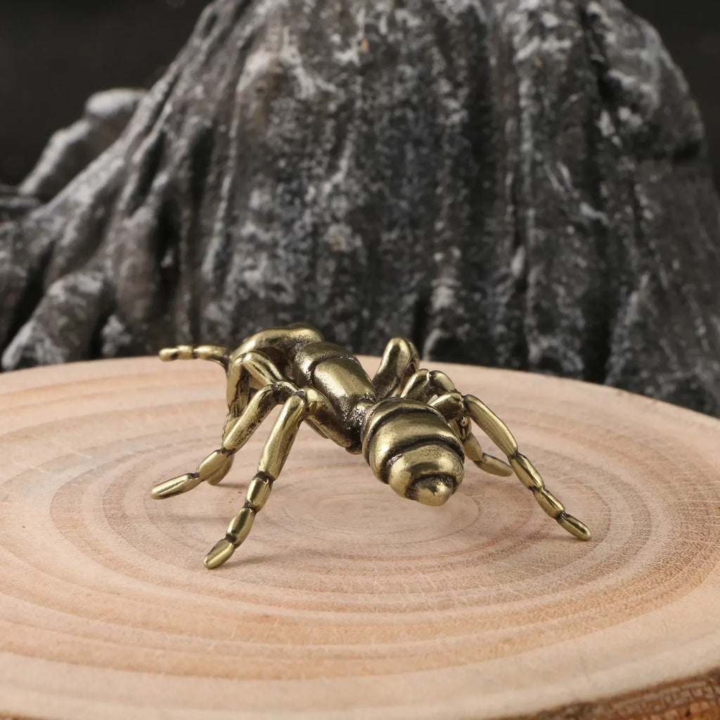 Petite sculpture fourmi décorative – Ornement miniature