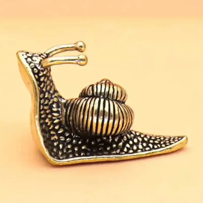 Petite sculpture escargot décorative – Ornement miniature