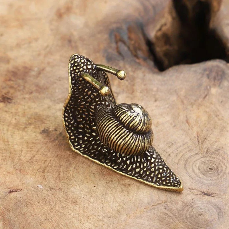 Petite sculpture escargot décorative – Ornement miniature
