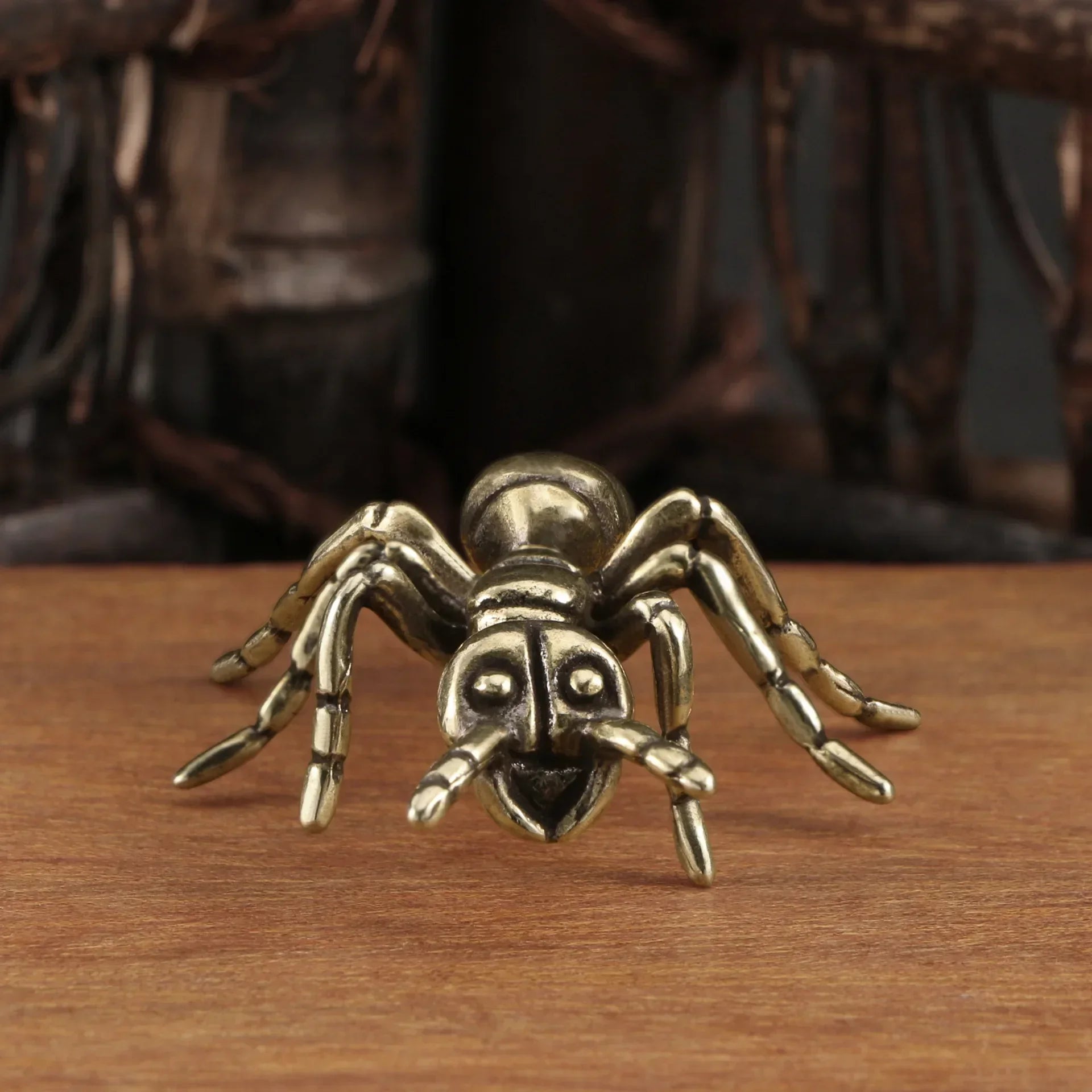 Petite sculpture fourmi décorative – Ornement miniature