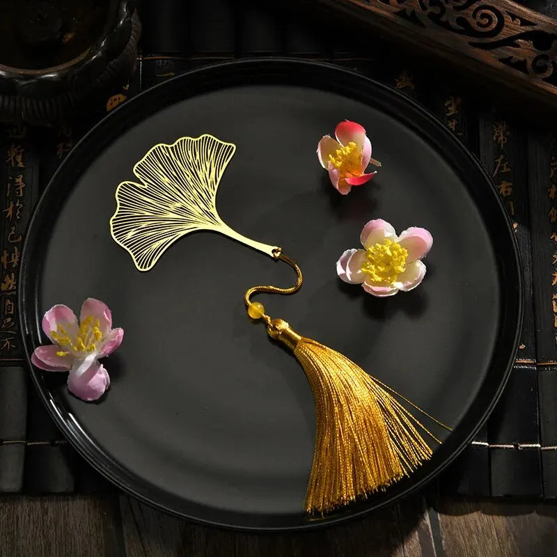 Marque-page feuille en métal style chinois – Ginkgo, érable ou lotus