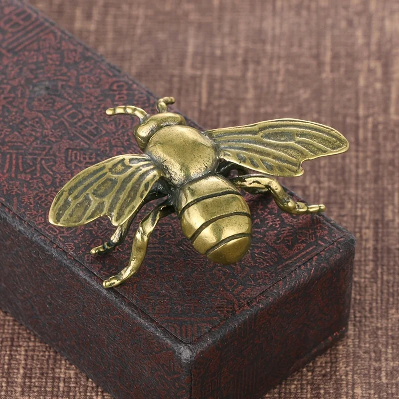 Petite sculpture abeille décorative – Ornement miniature