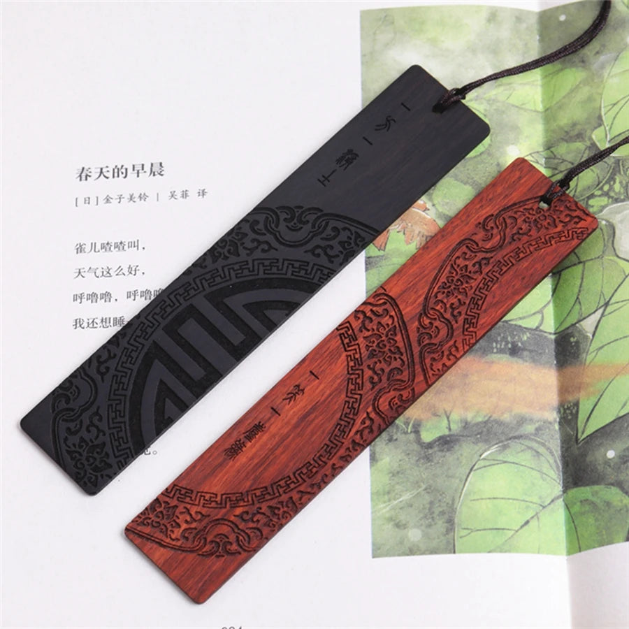 Marque-page en bois style chinois – Lune géométrique – Cadeau lecture