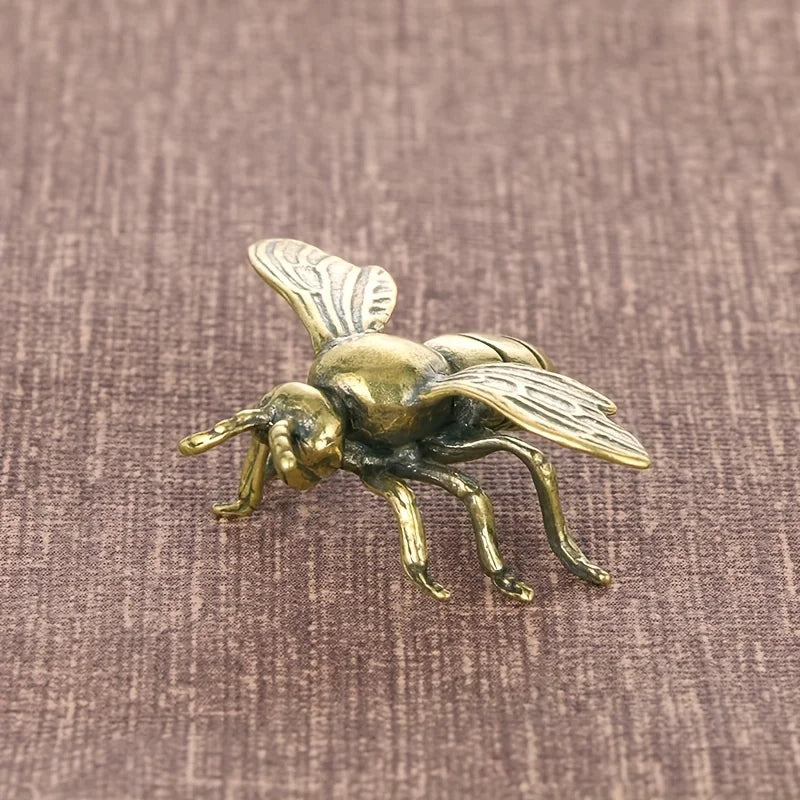 Petite sculpture abeille décorative – Ornement miniature
