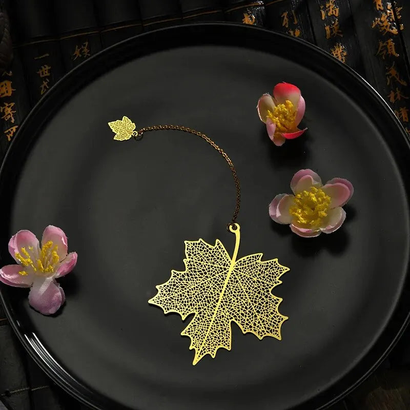 Marque-page feuille en métal style chinois – Ginkgo, érable ou lotus