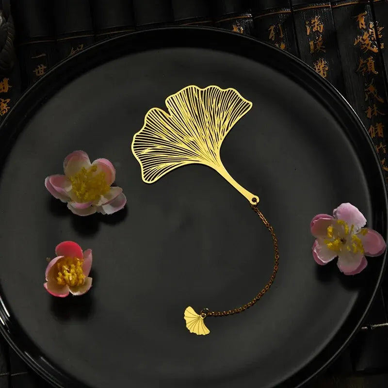 Marque-page feuille en métal style chinois – Ginkgo, érable ou lotus